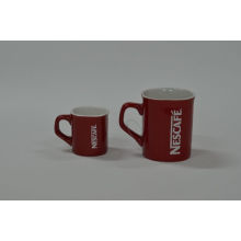 Caneca vermelha da promoção de Neslte